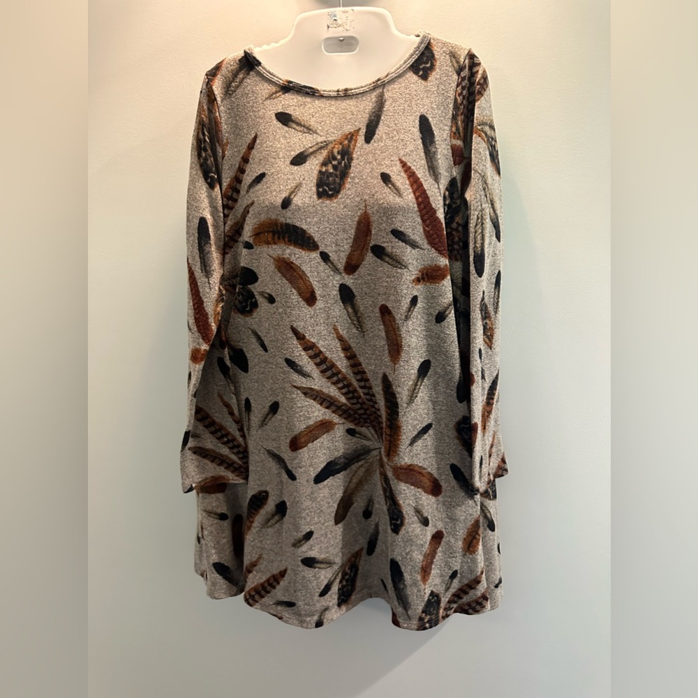Bellamie feather print long sleeve scoop neck tunic sweater dress Fits medium